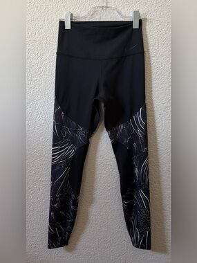 Nike Women's Size Small DRI FIT Power Hyper Tight Fit Flutter Print Black 26"